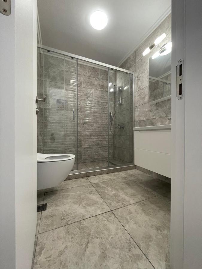 Ini Solid House Butoaie Apartment *