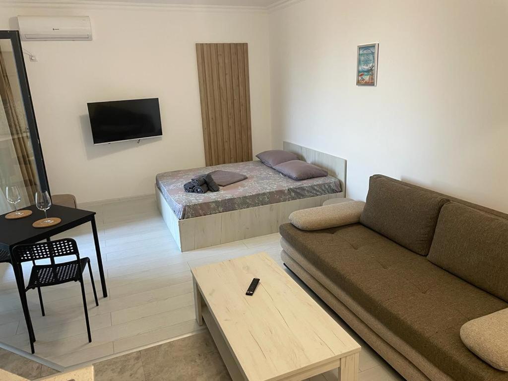 Ini Solid House Butoaie * Mamaia